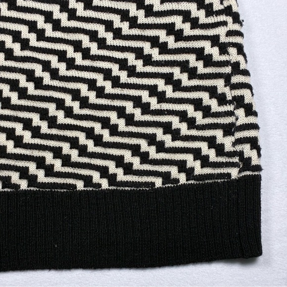 Lane Bryant Sweater Womens 18/20 Black cream Abstract Short Sleeve Cowl Neck - Picture 4 of 6